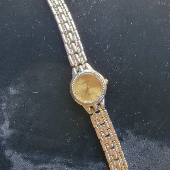 Vintage Rumours Watch Gold Face Retro Quartz Bracelet Dainty Small Gift Her - Picture 6 of 9